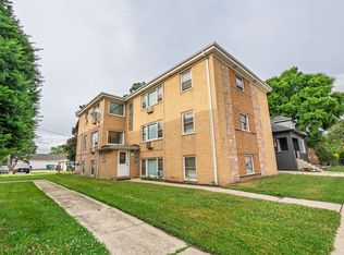 7330 39th St APT 3, Lyons, IL 60534