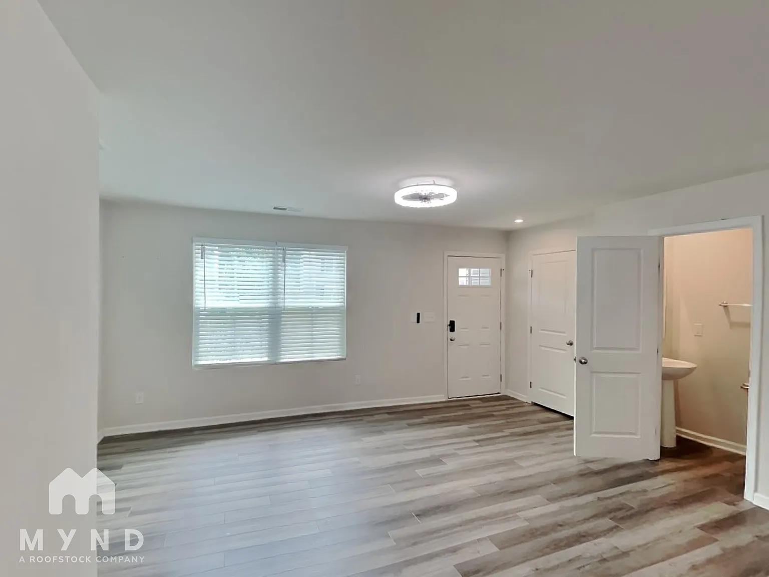 4 bed, 2.5 bath, 2203 sqft, $2,345 — Photo 3