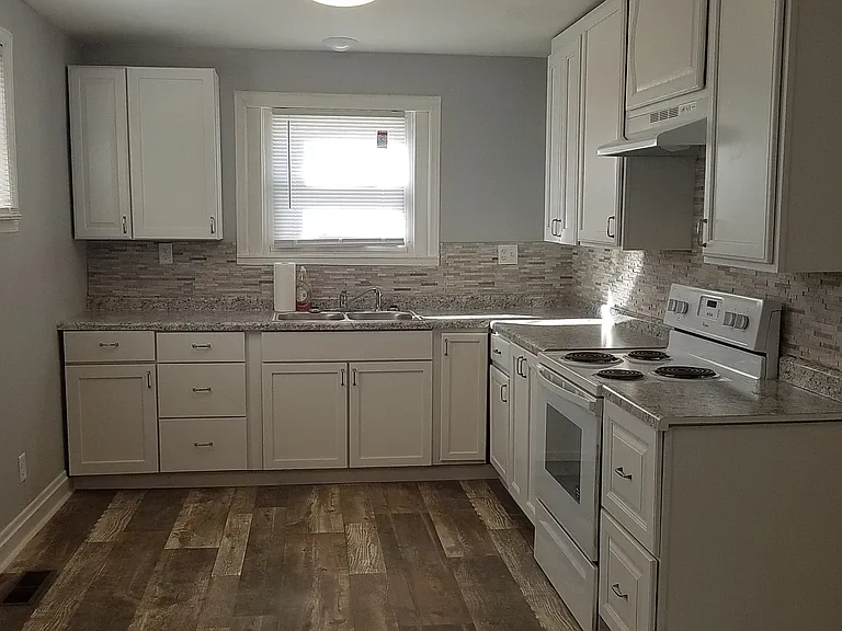 257 Benfield Ave — Photo 6