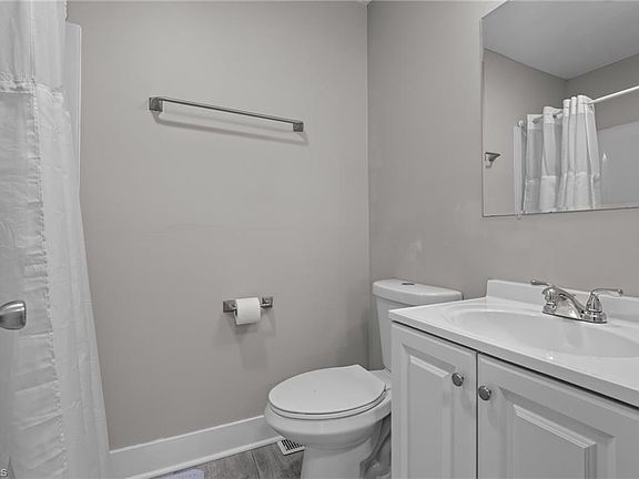 4th image of 156 Rosedale Cir