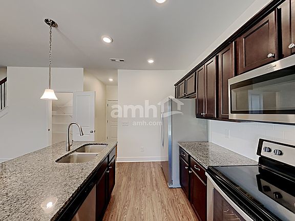 3rd image of 4903 Horatio Ct