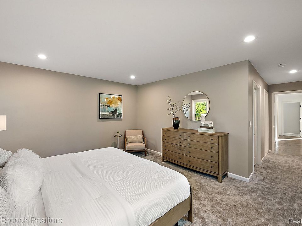 1257 Charrington Rd, photo 9