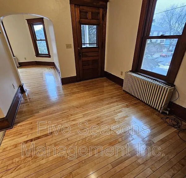 40 Monroe St — Photo 10
