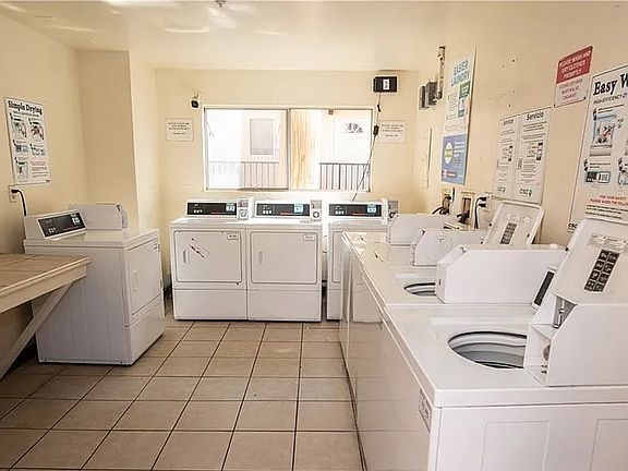 3rd image of 719 N Eucalyptus Ave #19