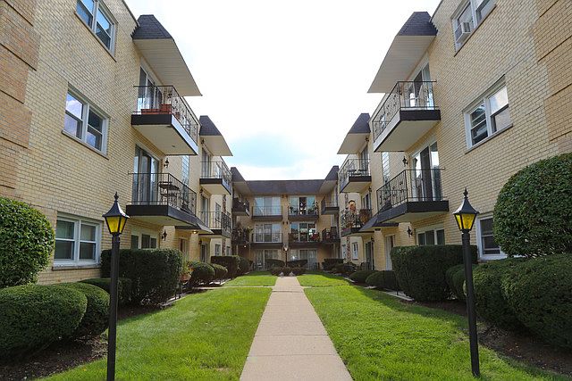 1st image of 6484 N Northwest Hwy APT 108