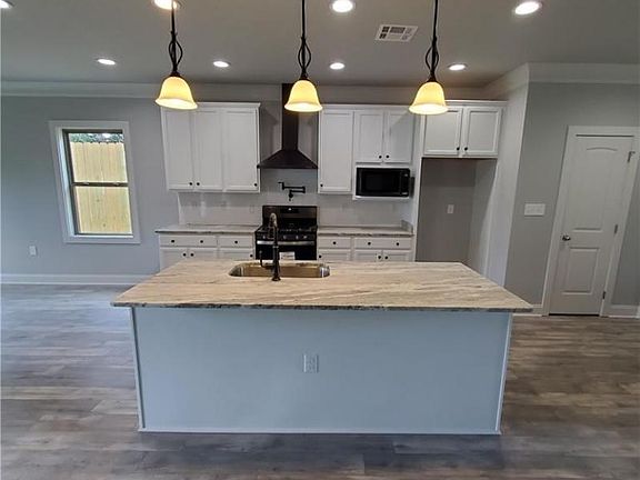 3rd image of 501 N Woodlawn Ave