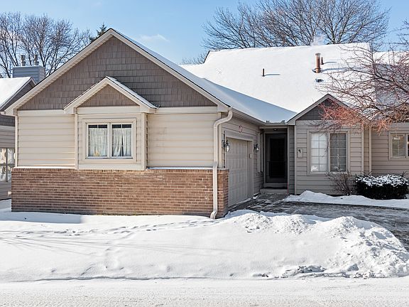 2nd image of 629 Sullivan Dr NE