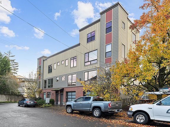 5th image of 3412 SW Moss St