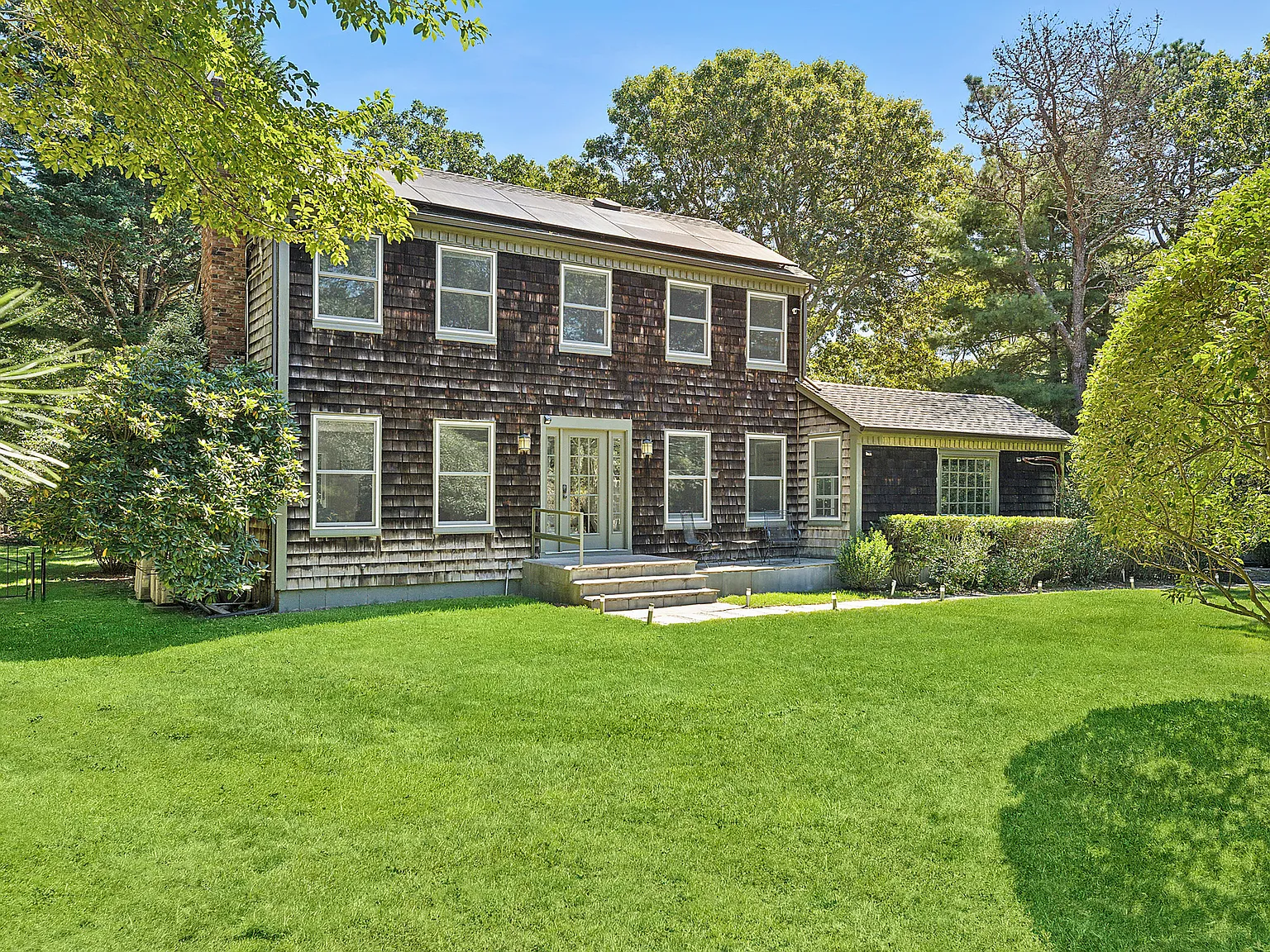 Wainscott Traditional, Pool & Privacy — Photo 1