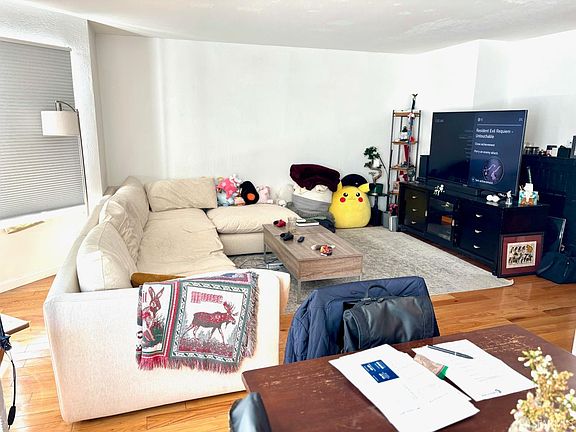 4th image of 58 Bishop St