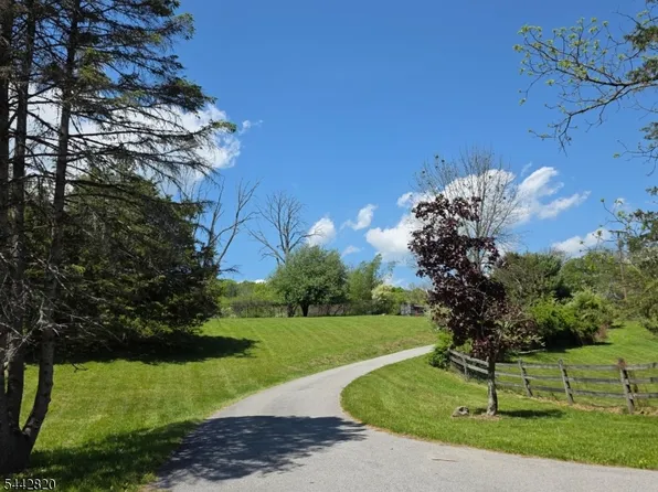15 Plotts Rd, Hampton Twp., NJ 07860