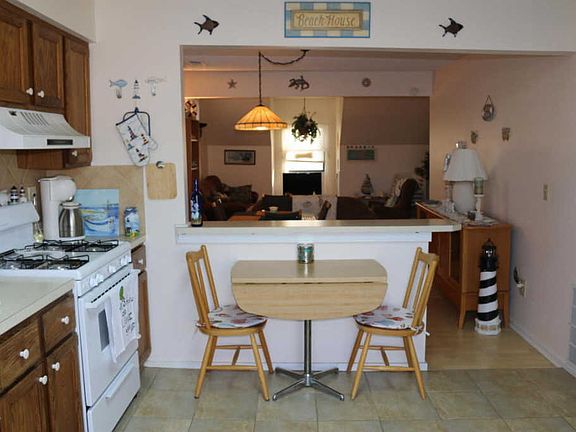 3rd image of 202 Fremont Ave #B3