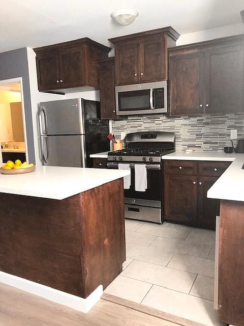 1st image of 15483 Moorpark St #27