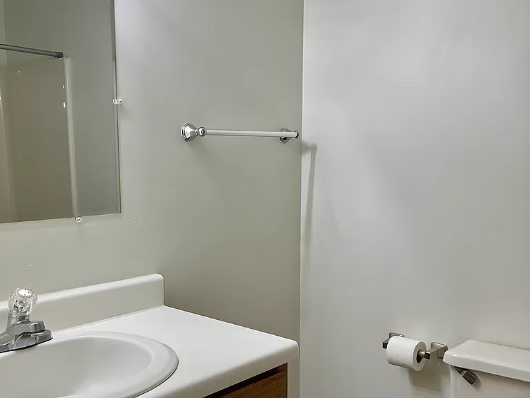 Meadow Pointe Apartments — Photo 7