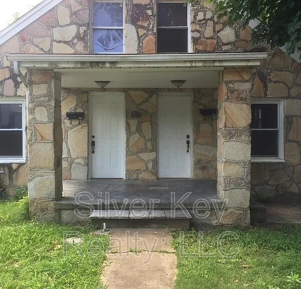 130 S Jackson St #B — Photo 1