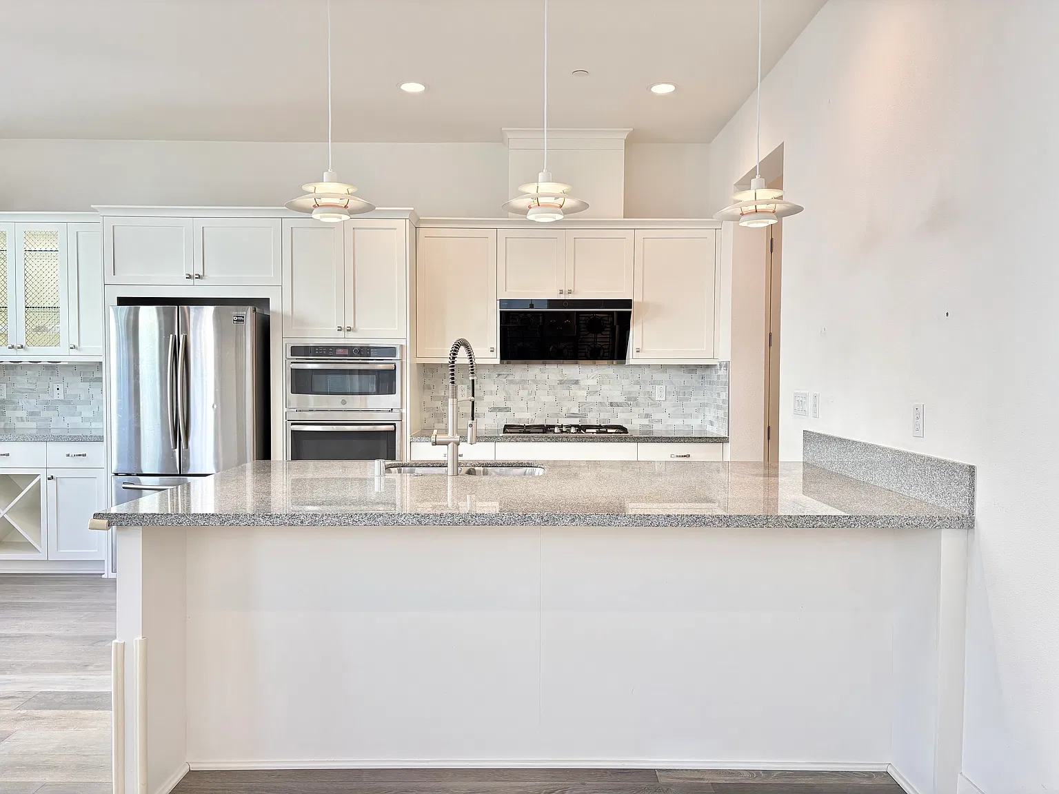3 bed, 2.5 bath, 1842 sqft, $4,350 — Photo 3