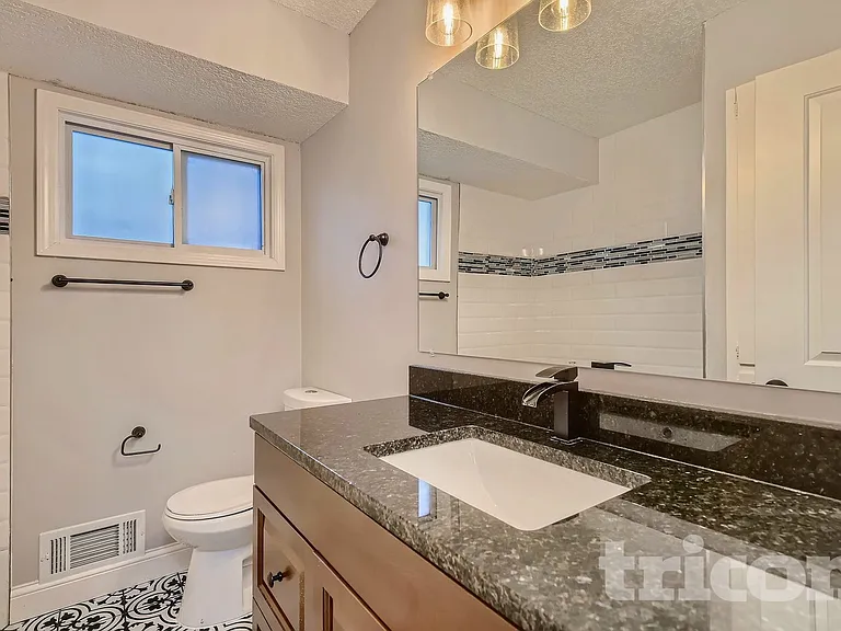 7020 Winsdale St N — Photo 15