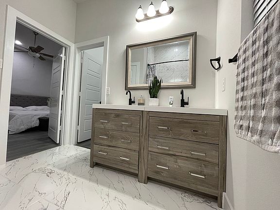 4th image of 804 Green Castle Dr #1