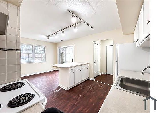 3rd image of 6439 Union Ct