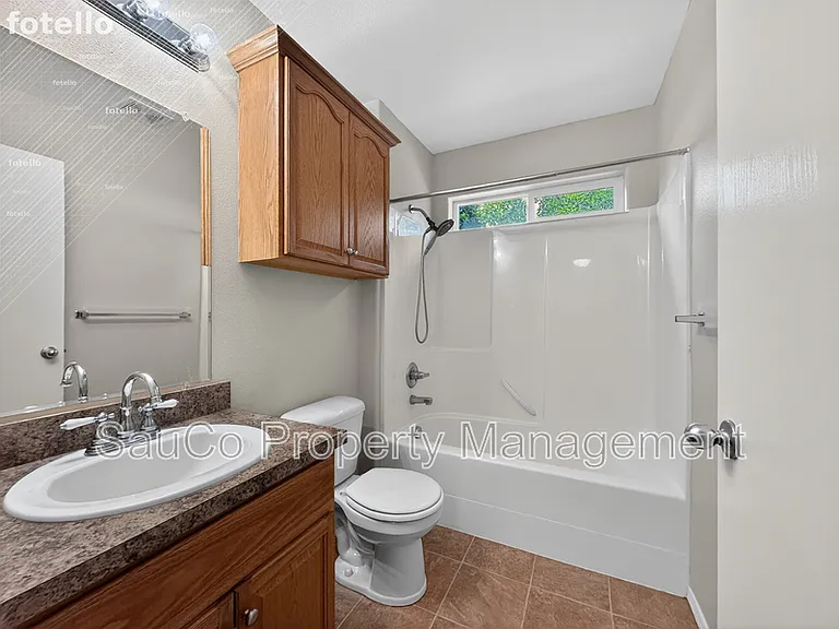 661 NW Connell Ave — Photo 6
