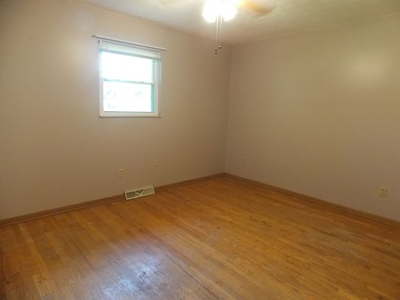 5th image of 10826 Mill Street Ave