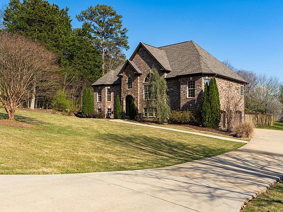 3rd image of 250 Farm Ct