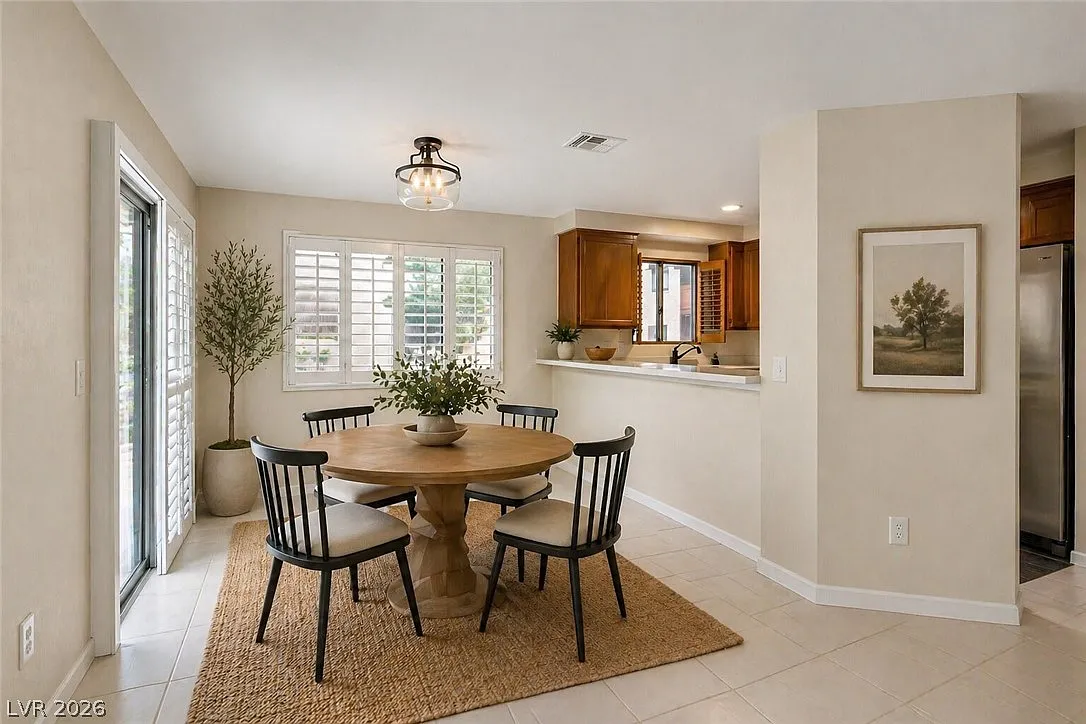 2 bed, 2.0 bath, 1172 sqft, $1,595 — Photo 4