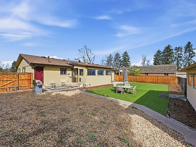 1040 S Fulton St — Photo 27