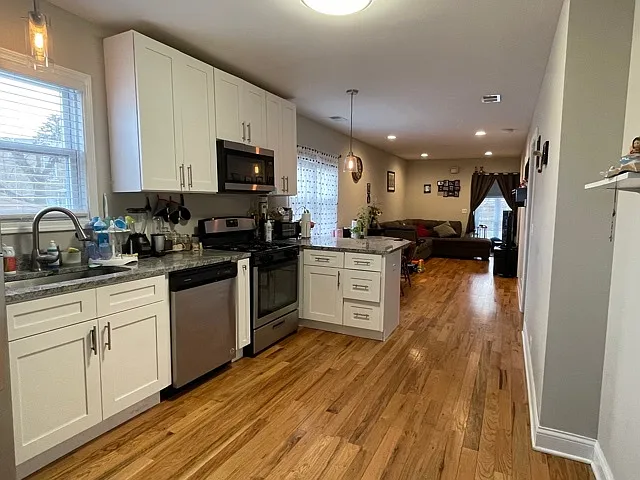 2455 N Austin Ave #2 — Photo 8