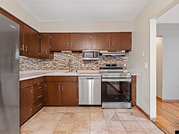 5th image of 3618 S 91st St