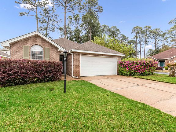 3rd image of 1476 Travers Ct