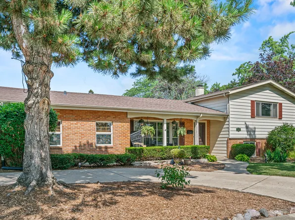 330 N Country Club Dr, Addison, IL 60101