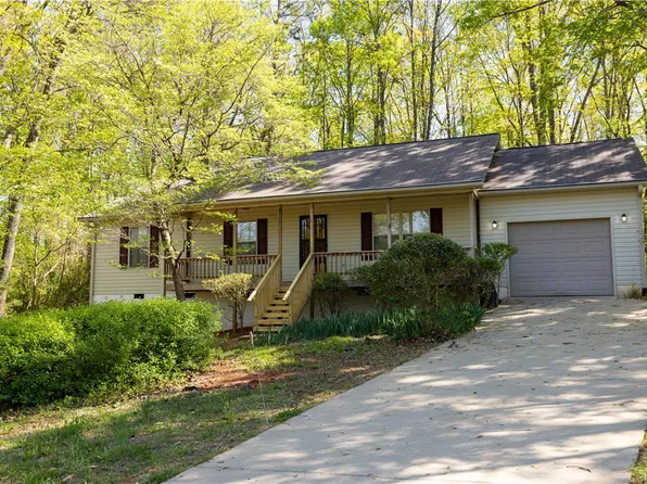 418 Arrowood Cir, Seneca, SC 29672