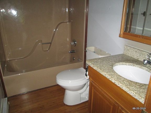 5th image of 374 Oakwood Dr