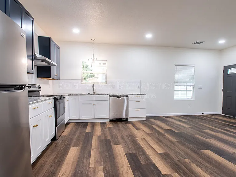315 S Green St — Photo 5