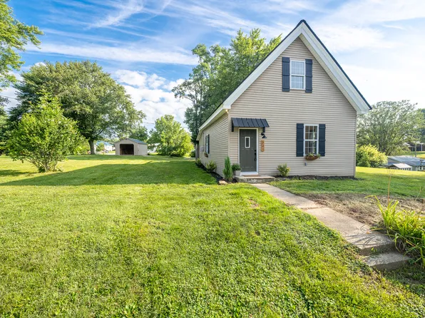221 W Depot St, Bainbridge, IN 46105