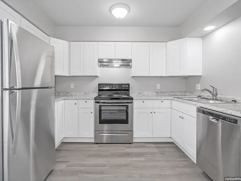 410 Fox Shores Dr.