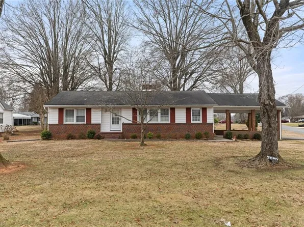 7080 Broad St, Rural Hall, NC 27045