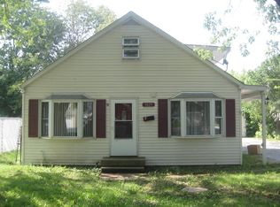 1823 Wilcox St, Crest Hill, IL 60403