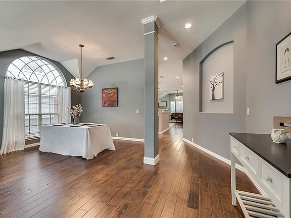 5th image of 2109 Oak Manor Dr