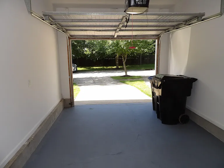 108 Charleston Ct — Photo 47