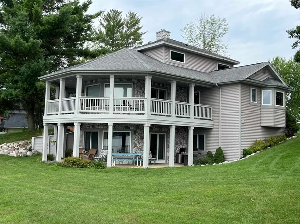 2393 Islanders Way, Gladwin, MI 48624