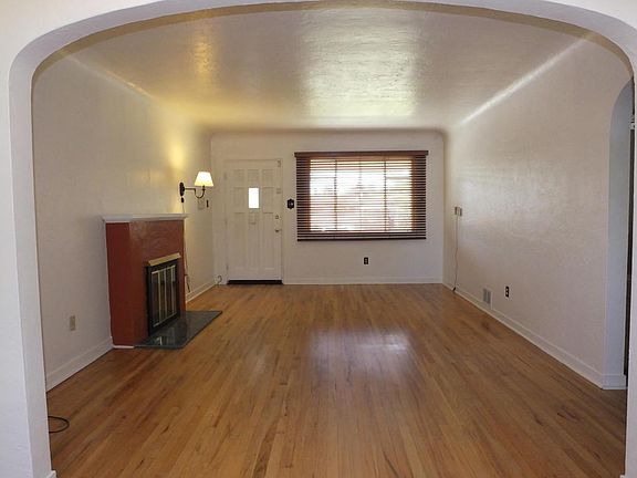 4th image of 324 Laguayra Dr NE