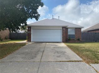 1422 SW 24th St, Moore, OK 73170