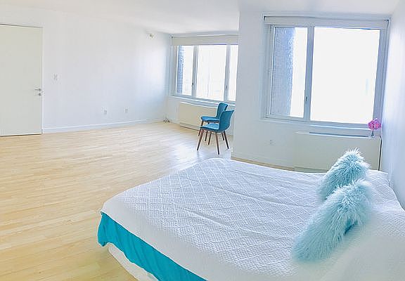 5th image of 322 W 57th St APT 27U