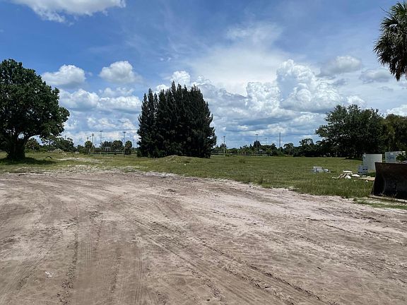 3rd image of 2301 43rd Av Avenue