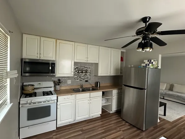 7501 Country Ln #1N, Darien, IL 60561