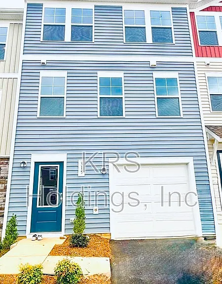 315 Old Field Dr — Photo 1