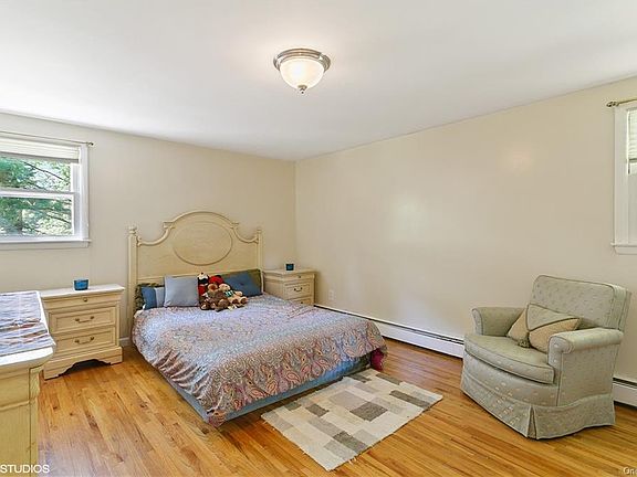 2nd image of 12 Colony Glen Dr