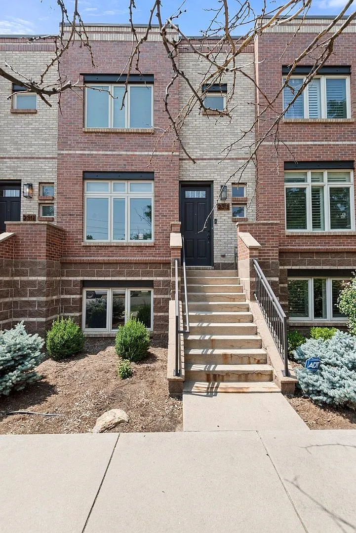 Stylish 2BR Condo in Denver — Photo 1